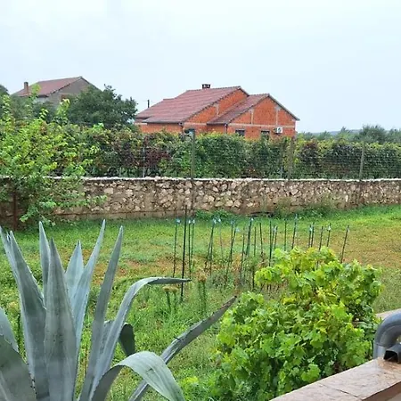 Arbor Countryside Oasis *