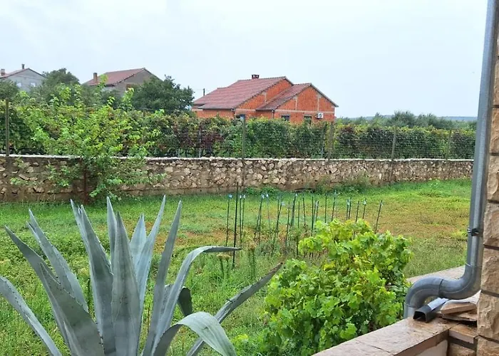 Arbor Countryside Oasis *